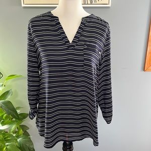 Maurice’s top size L